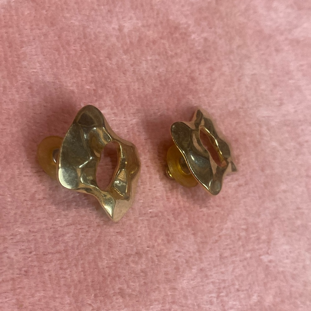 Gold tone Earrings